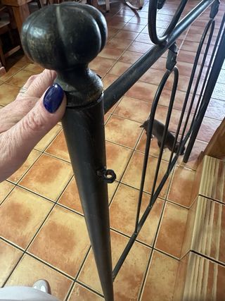 Cabecero de forja negro y dorado