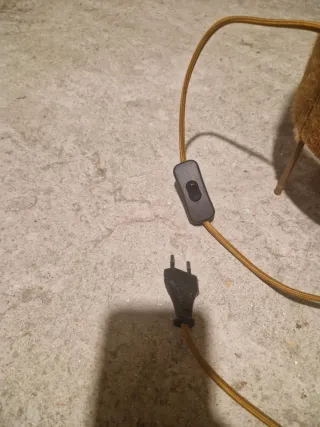 Lámpara de mesa artesanal de yute