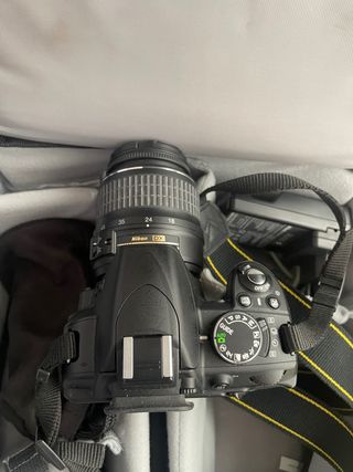 Nikon D3100 + 2 objetivos + accesorios
