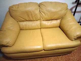 Divano in ecopelle giallo