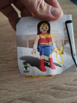 Wonder Woman Kinder Sorpresa Maxi