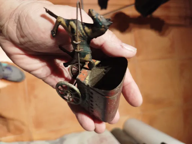 Antiguo tartana carrito hojalata juguete