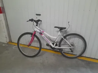 Bicicleta juvenil 26 blanca y rosa