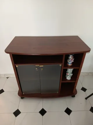Mueble TV vintage con ruedas