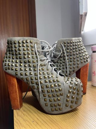 Botas Jeffrey Campbell Tachuelas