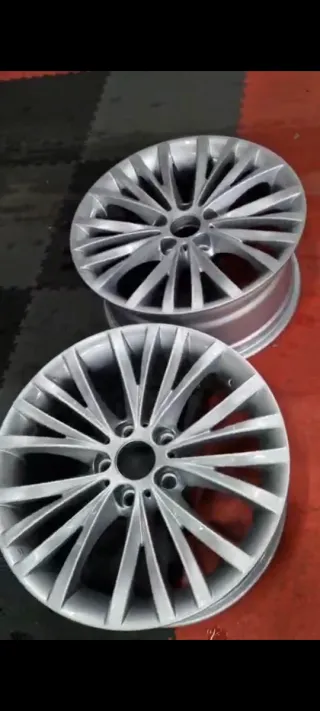 Llantas de aleación plateadas