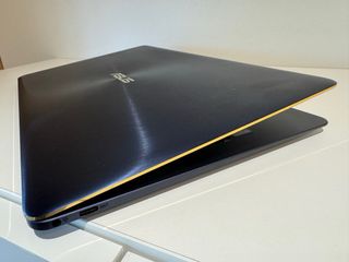 Asus Zenbook UX490U Notebook ultrafino