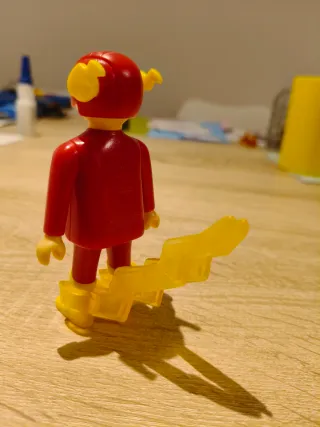 Figura Flash Kinder sorpresa Maxi