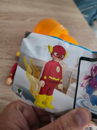 Figura Flash Kinder sorpresa Maxi