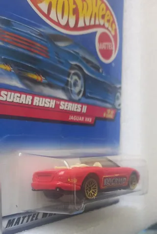 Conjunto 2 Jaguar XK8 Hot Wheels