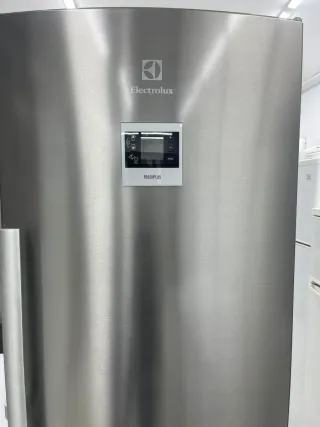 Super oferta Pack Nevera Electrolux lavadora LG8k