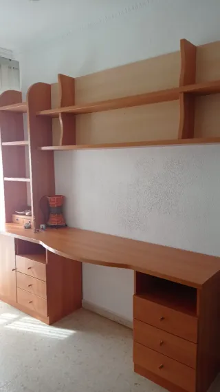 Escritorio y estantería infantil madera