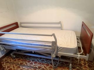 Cama hospitalaria eléctrica articulada Invacare