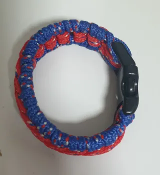 Pulseras de cuerda trenzada azul y roja