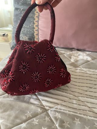 Bolso de mano con abalorios