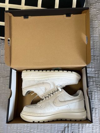 Nike Air Force 1 Luxe Talla 41 Hombre