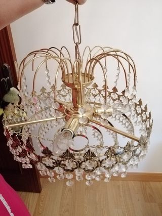 Lámpara lágrimas cristal dorada.