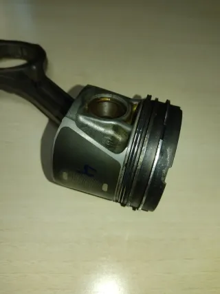 Pistón y biela motor BDG 2.5 TDI VW AUDI SKODA