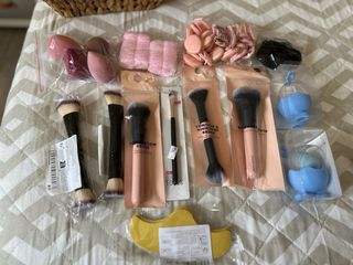 Lote cosméticos: perfumes, cremas, maquillaje