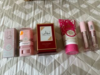 Lote cosméticos: perfumes, cremas, maquillaje