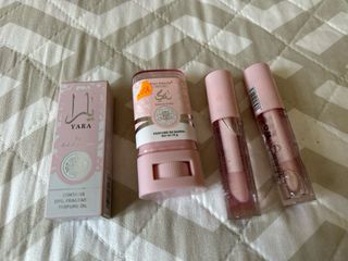 Lote cosméticos: perfumes, cremas, maquillaje