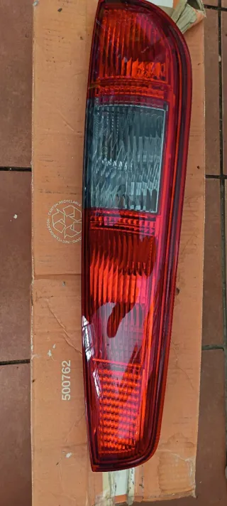 Piloto trasero Ford Focus Familiar Izq