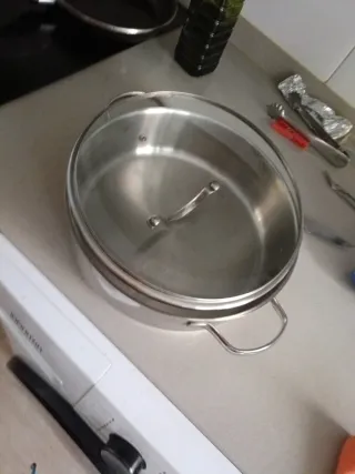 Cazuela de metal y cristal