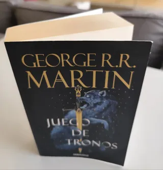 Libro Juego de tronos - George R. R. Martin