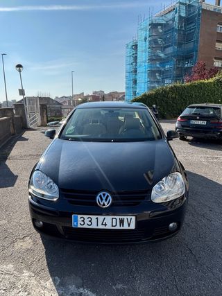 Volkswagen Golf negro