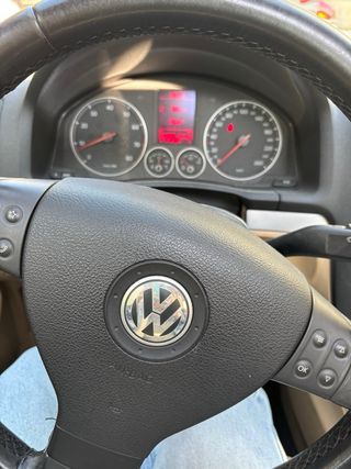 Volkswagen Golf negro