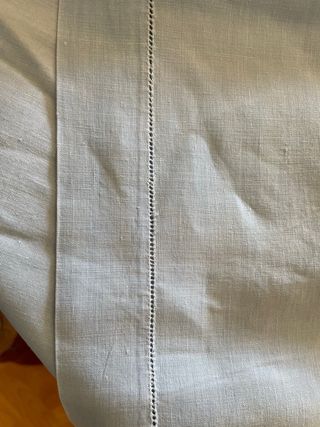 Mantelería bordada cisnes y flores