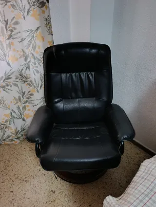 Sillón giratorio de piel negro