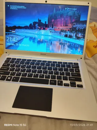 Ordenador Denver Plata y Negro