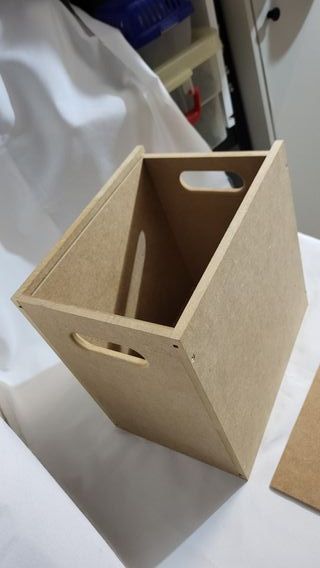 (C01) Caja de madera (MDF) para guardar cómics
