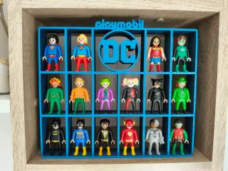 Colección DC Kinder Sorpresa + Estante