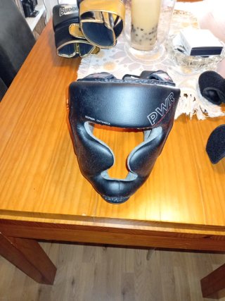 Equipo Kick Boxing: Guantes, Casco y Protecciones