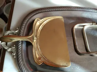 Bandeja vintage con recogemigas y pala