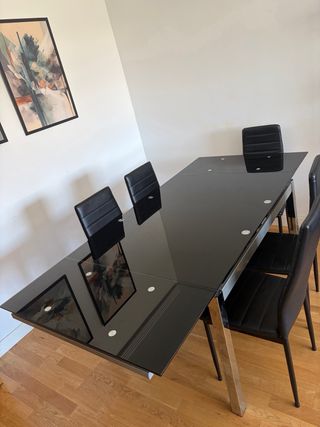 Mesa de comedor extensible con sillas
