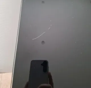 Mesa Comedor Cristal Negra y Sillas Blancas