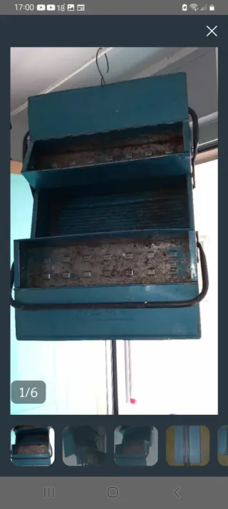 Caja de herramientas metálica azul