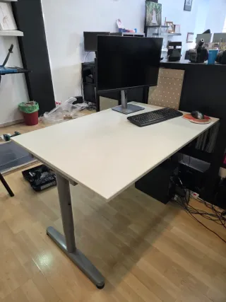 Mesa de despacho moderna