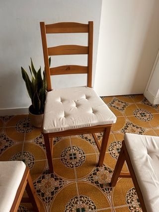 Juego 4 Sillas Madera y Tela Beige