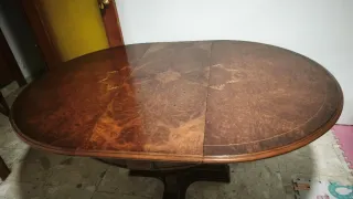 Mesa ovalada extensible de madera y cristal