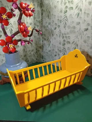 Cuna antigua para muñeca