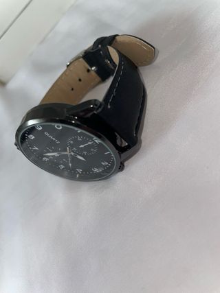 Reloj de pulsera negro QUARTZ