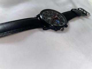 Reloj de pulsera negro QUARTZ