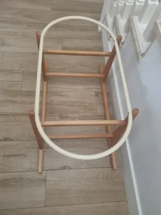 Estructura para moisés de bebé de madera. Balancín