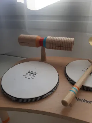 Batería de juguete de madera