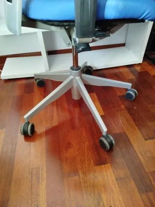Silla de escritorio ergonómica azul