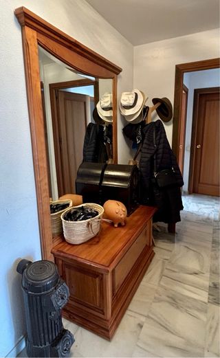 Espejo grande de madera